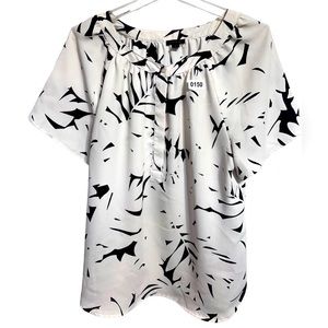 Ann Taylor Lightweight Flowy Short Sleeve Summer Top.  Size M